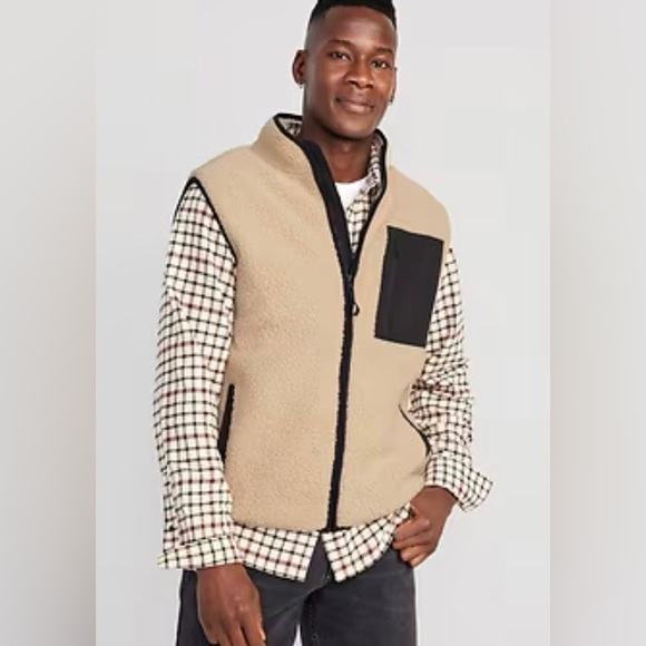 Old Navy Unisex Sherpa Zip Vest - Picture 4 of 17